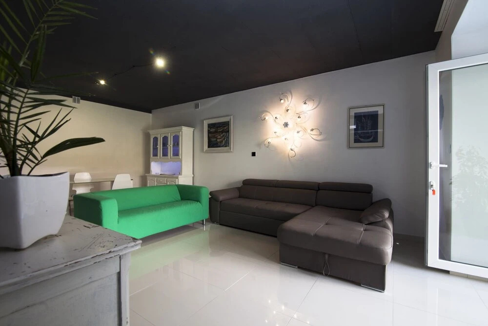 BASIC MANSION plus with swimming pool & free parking