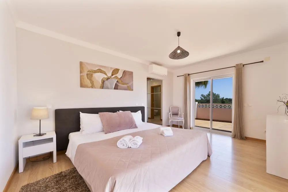Duma in Albufeira With 4 Bedrooms and 4 Bathrooms