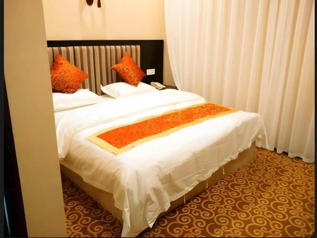 Vienna Hotel (Chengdu Convention and Exhibition Center Huayang Metro Station)