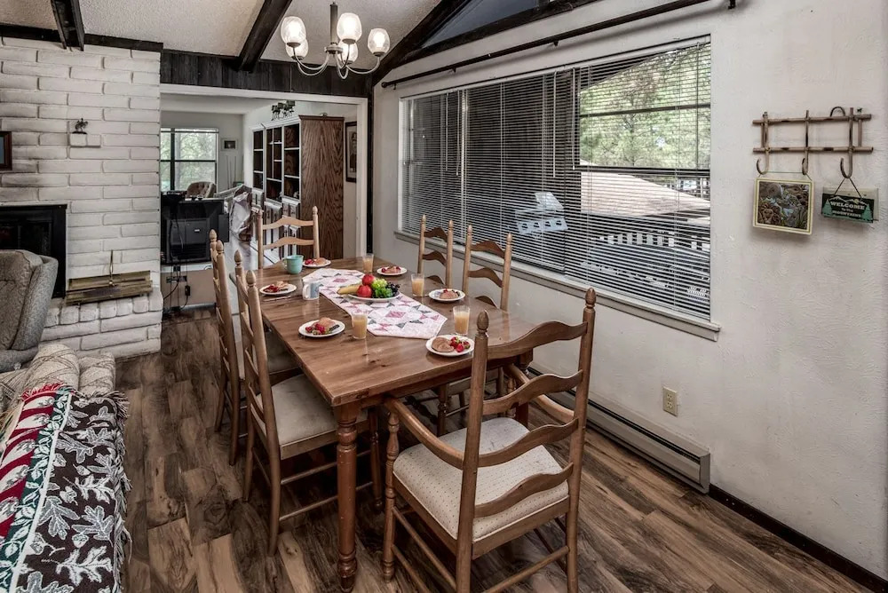 Aztex Retreat - Three Bedroom Cabin