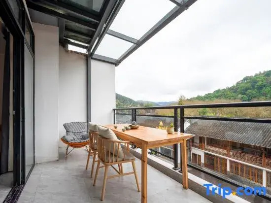 Wangshanju DreamHome Designer Scenic Boutique Hotel (Mount Fanjing Scenic Area East Gate)