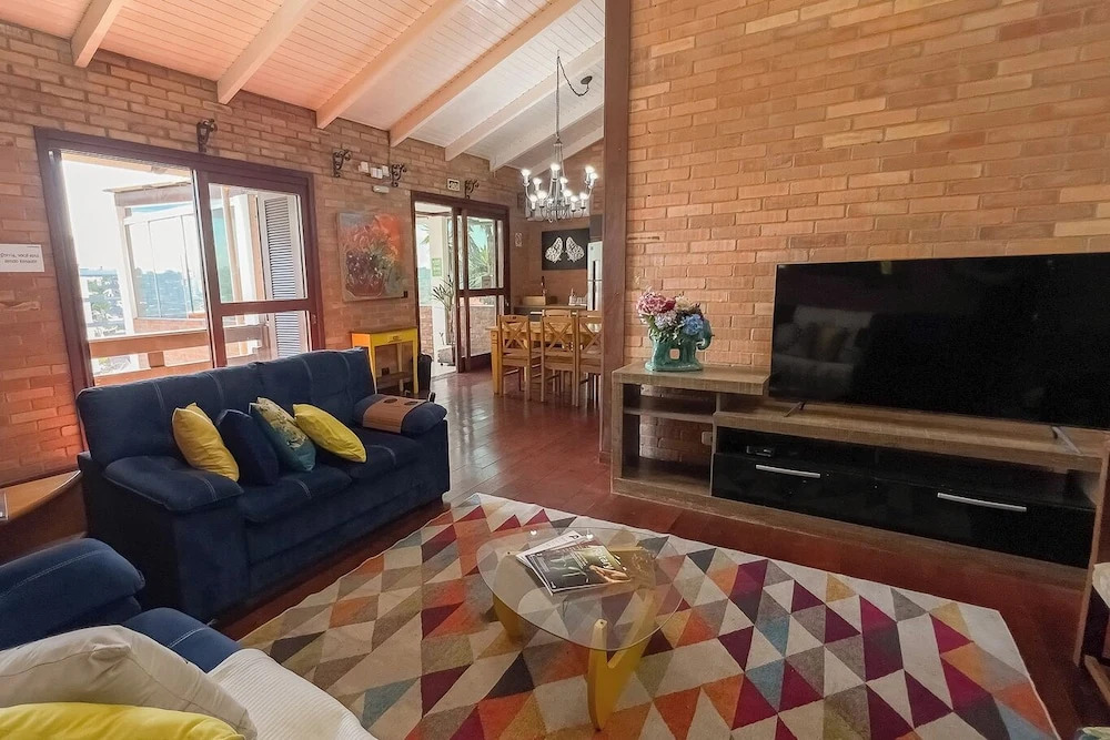 Casa com Vista Lareira e Churrasqueira na Serra