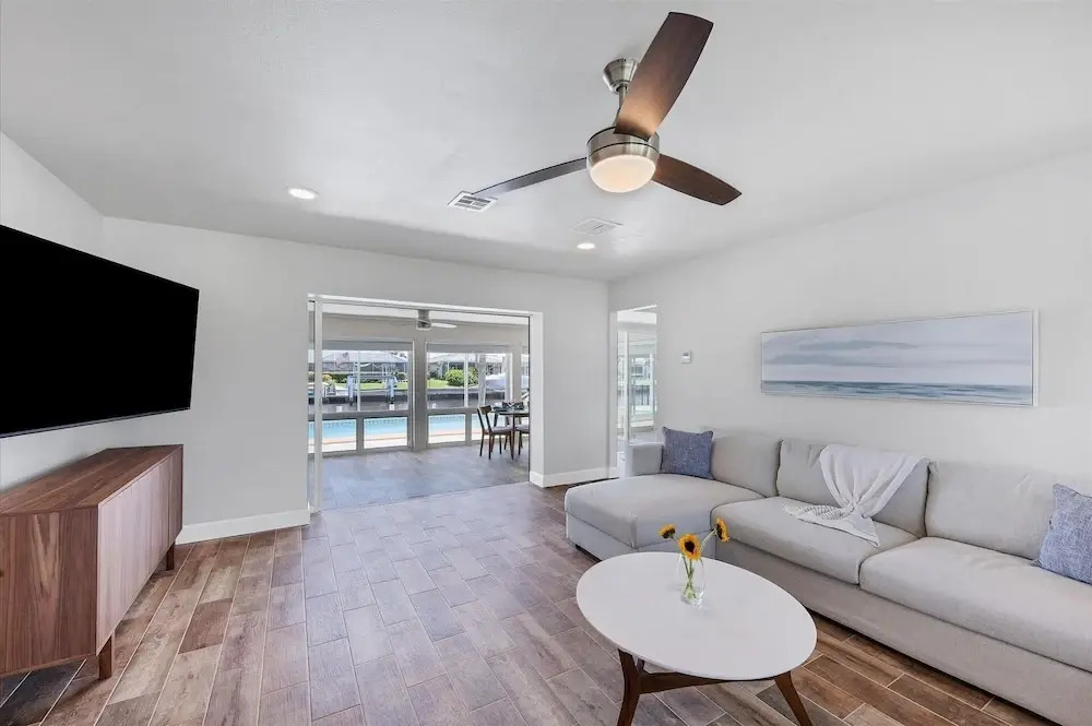 Punta Gorda Isles 2-Bedroom Private Pool Home on Canal with Dock 2 Home