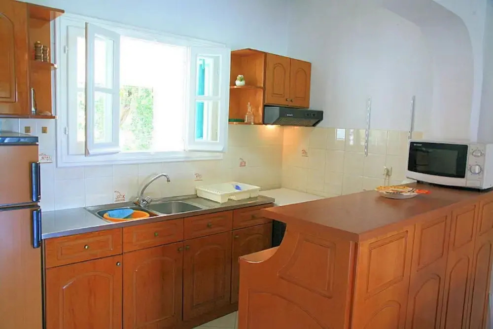 Renoula Walk to Beach Sea Views A C Wifi Car Not Required - 243