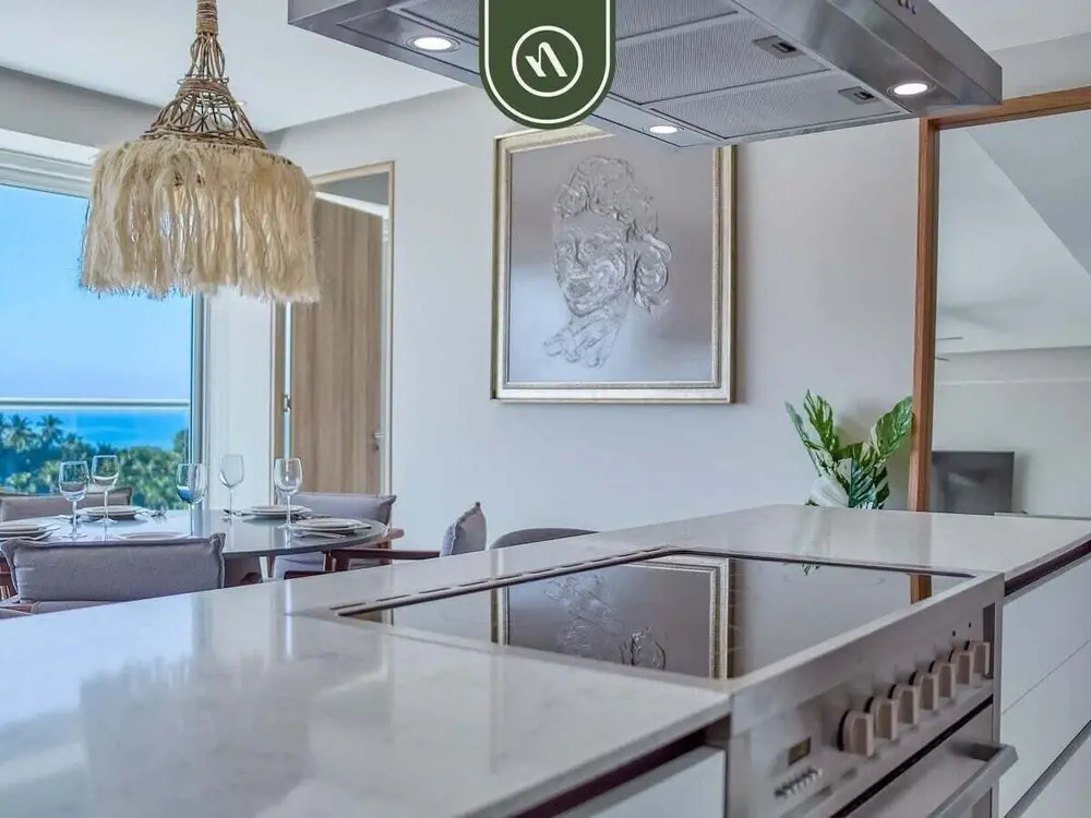 Luxury 3 BR Condo - Beach Access 1 Block Away