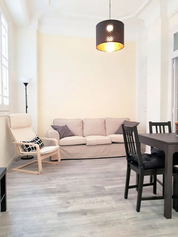 Apartamento Pintor Salvador Abril
