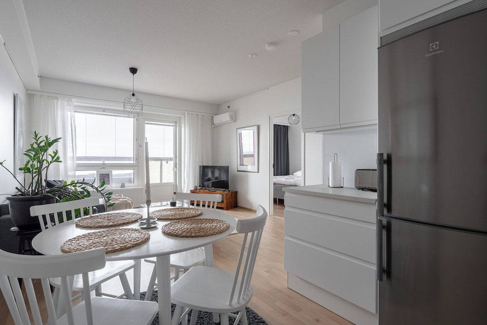 Fabulous 1BR Apt with Sauna & Views