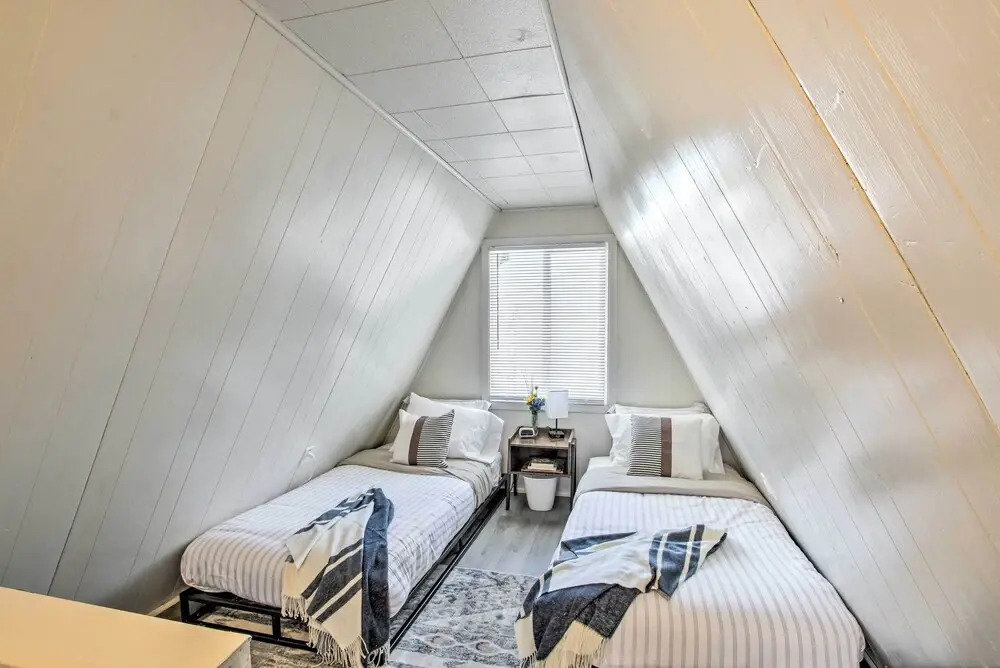 Charming Evanston A-Frame Dog Friendly!