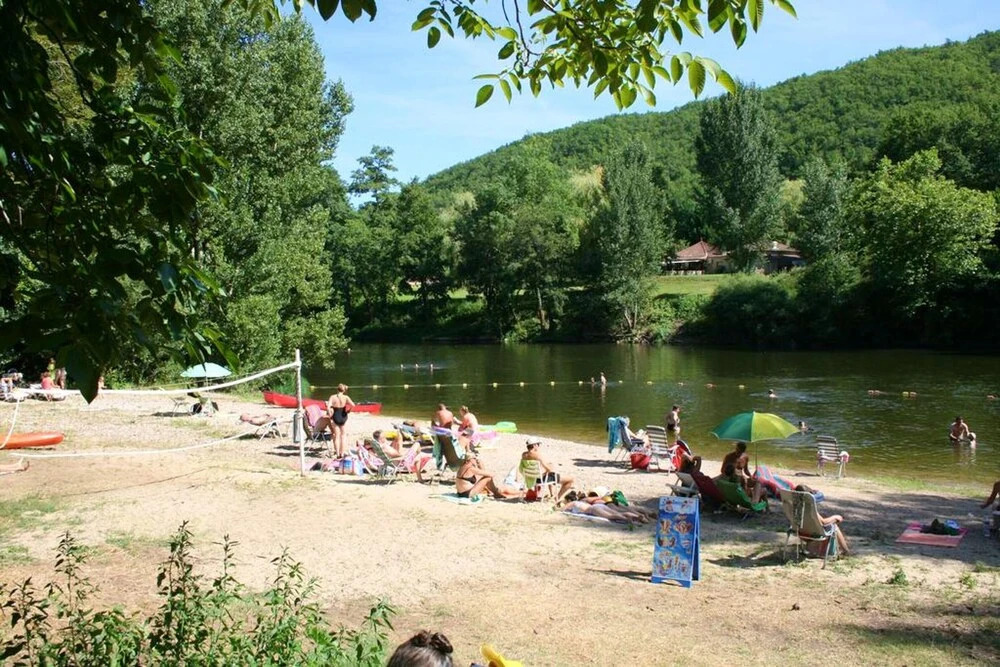 House With 2 Bedrooms in Puy-l'évêque, With Shared Pool, Enclosed Garden and Wifi