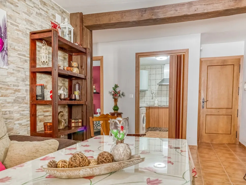 Beautiful Holiday Home in Benamahoma With Fireplace