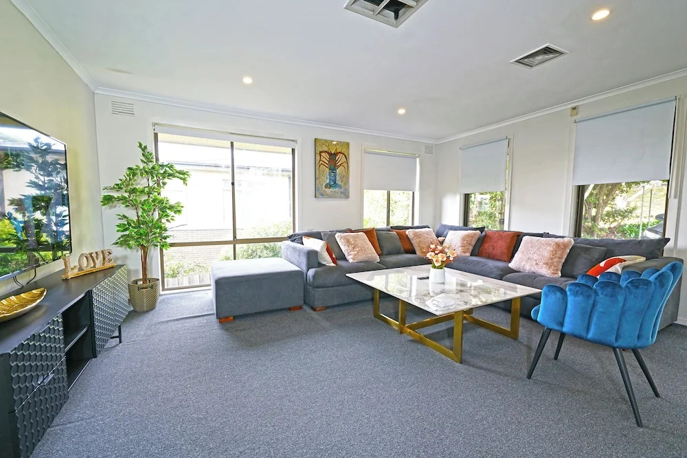 Maroondah 3BR Brick Entire Home Free Wi-Fi Parking