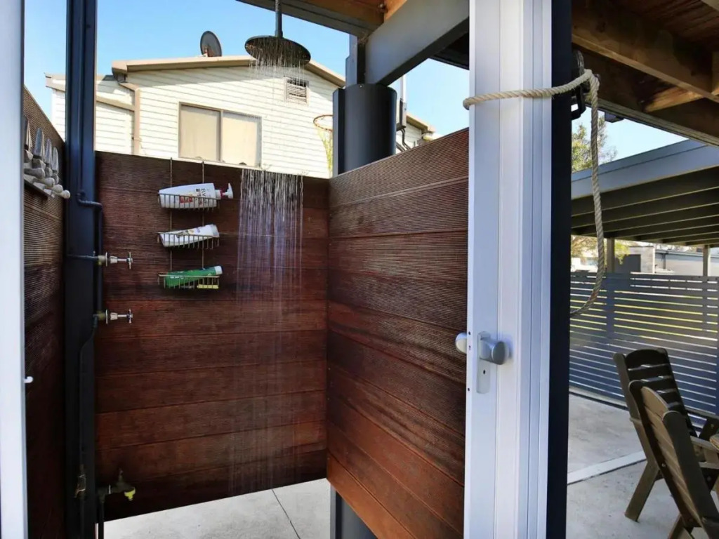Shores I Pet Friendly I 1 Min Walk to Beach