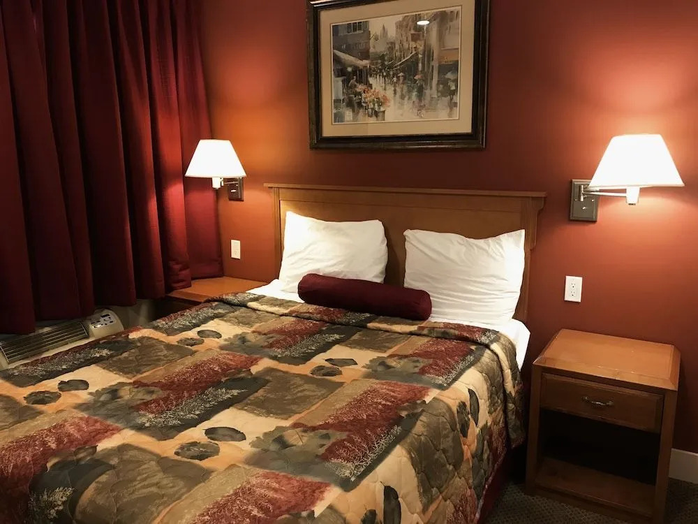 Sahara Suites