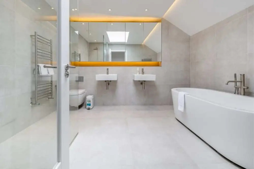 The Imperial Wharf Retreat - Modern 3BDR in Fulham with Rooftop Terrace
