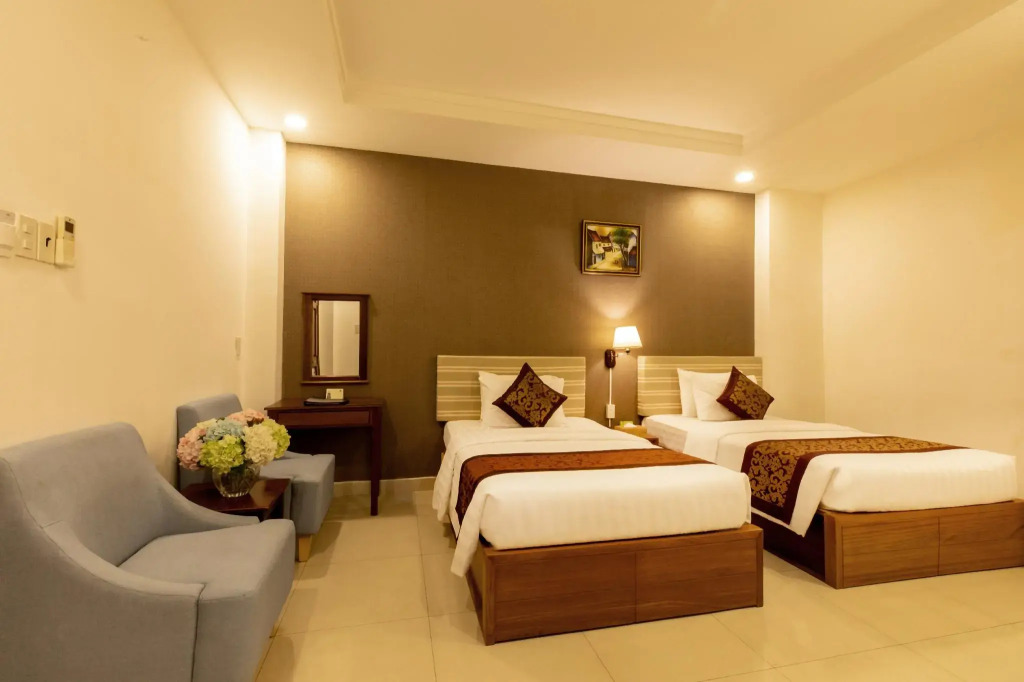 Airport Saigon Hotel - Gần ẩm thực đêm chợ Phạm Văn Hai