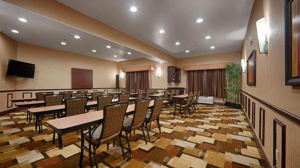 Best Western Plus KC Speedway Inn & Suites