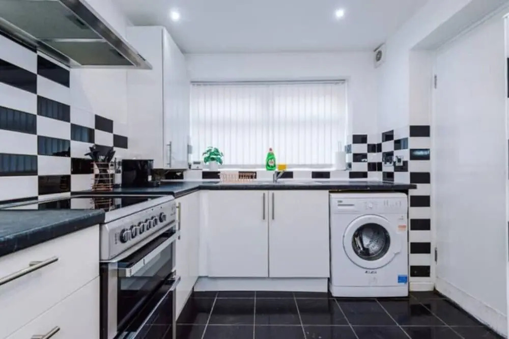 Spacious 4-Bed House Manchester