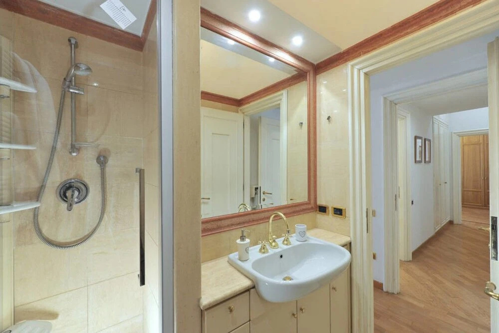 Stylish and Chic 4 Bed/3 Bath in a Great Area