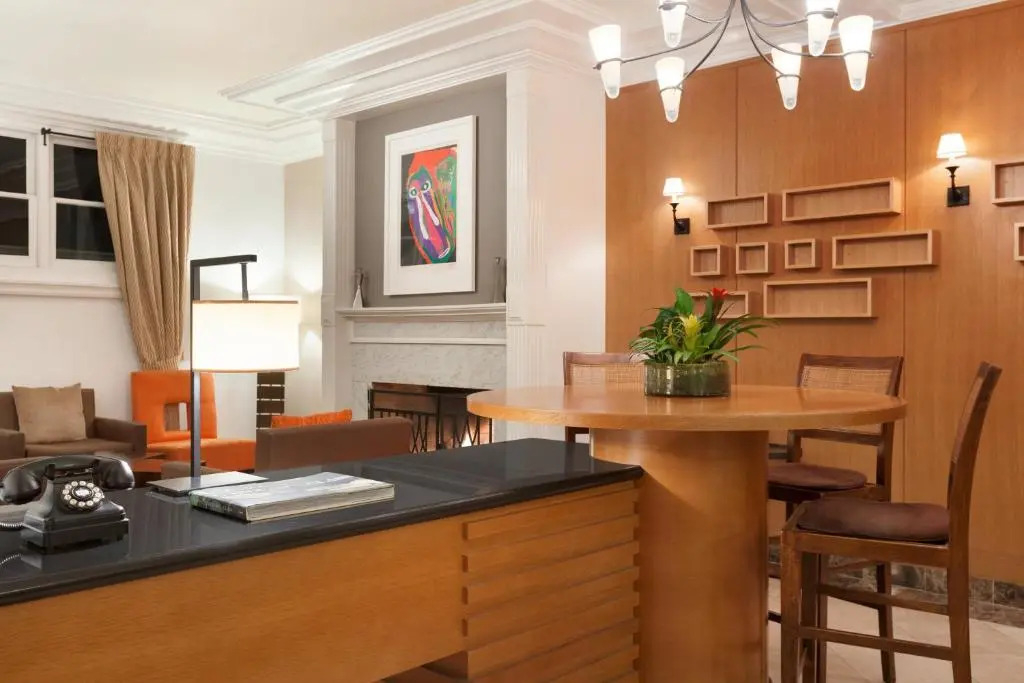 Executive Hotel Vintage Court