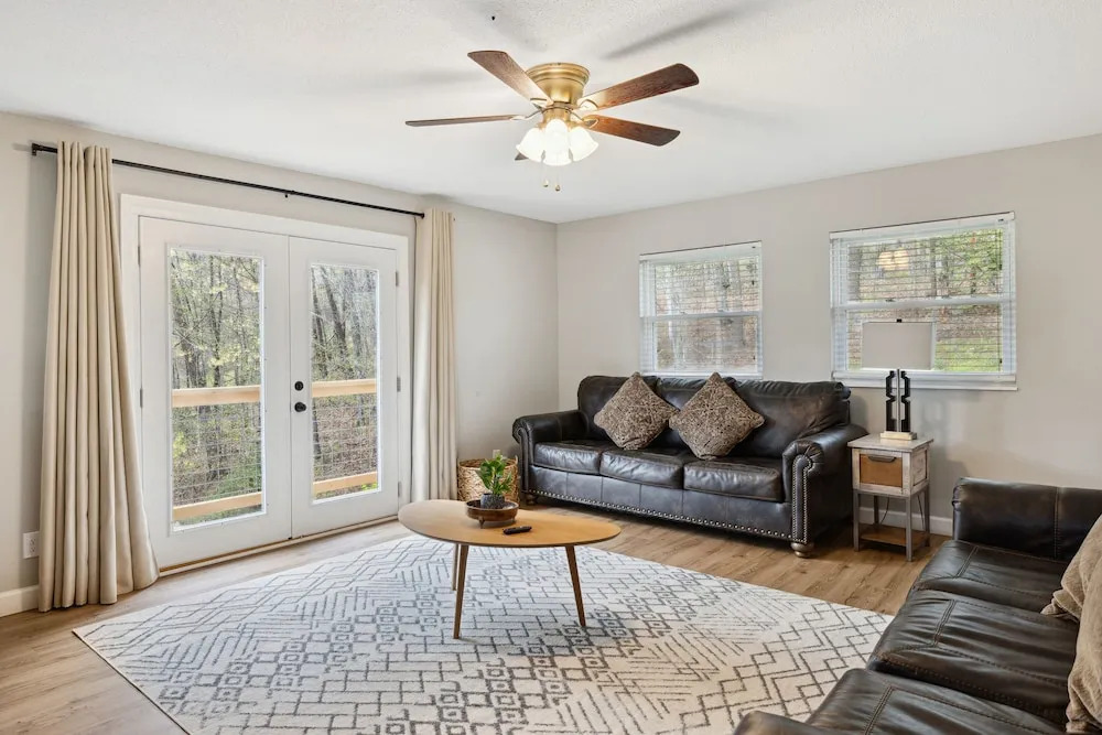 Bluff Mountain Bungalow 4 Bedroom Home by RedAwning