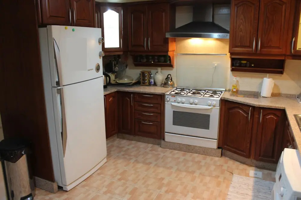 Beautiful 2 BR Apt Quiet & Private