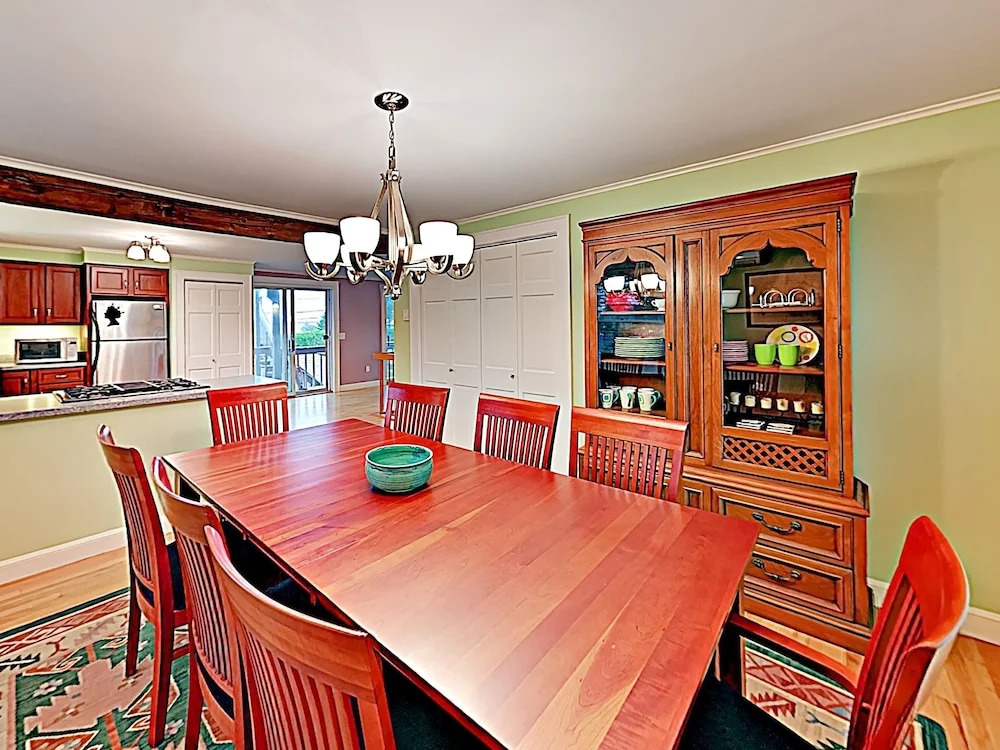 New Listing! Serene East End : Steps To Sand 3 Bedroom Condo