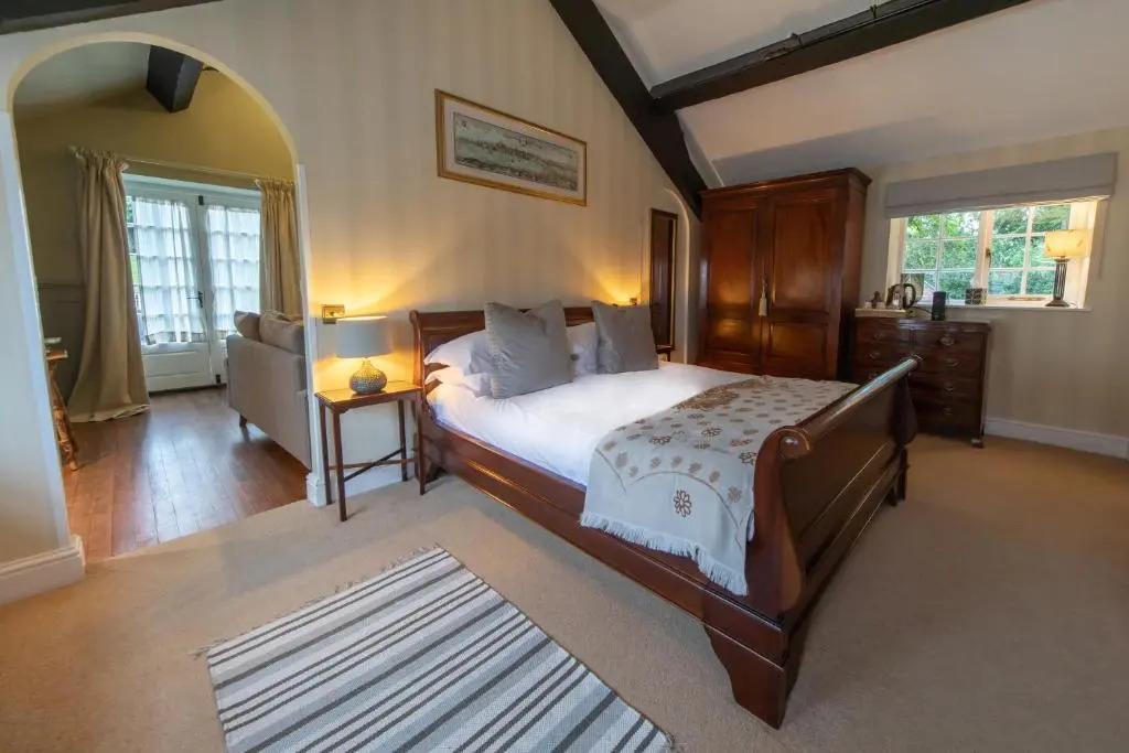 Burleigh Court Hotel