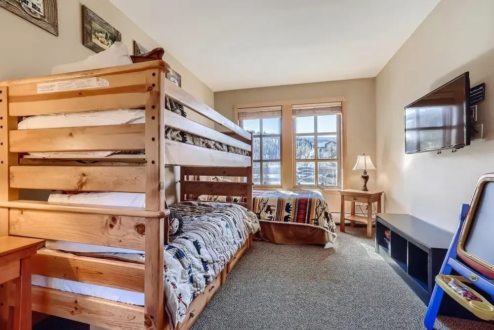 Passage Point 319 2 Bedroom Condo by RedAwning