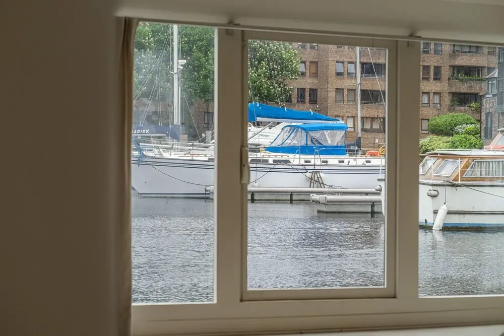 JOIVY Stunning 5-Bed Boathouse On The River Thames