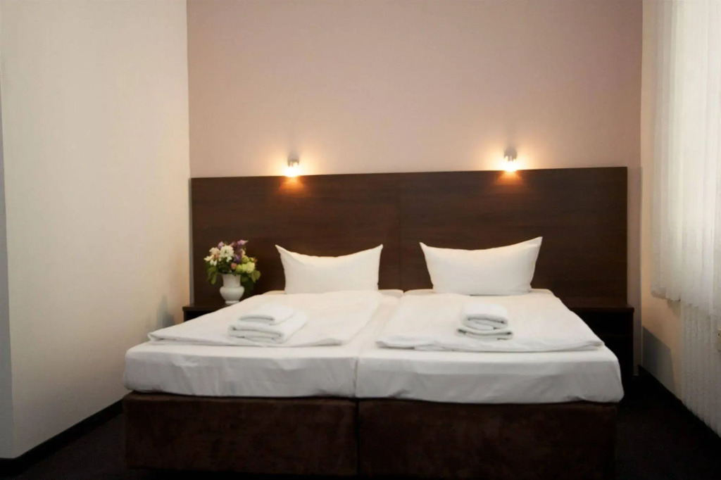 Arta Lenz Hotel
