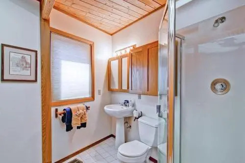 Red Fox Retreat - 2BR/2BA Tri-Level Home