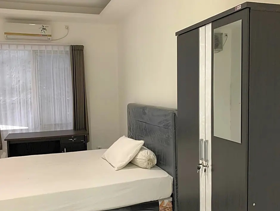 OYO Life 3082 Kost Putri Wonorejo