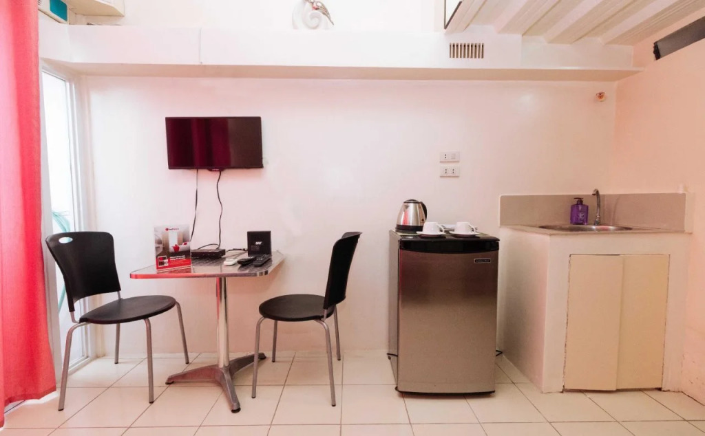 Reddoorz Plus @ Rsg Legarda Manila