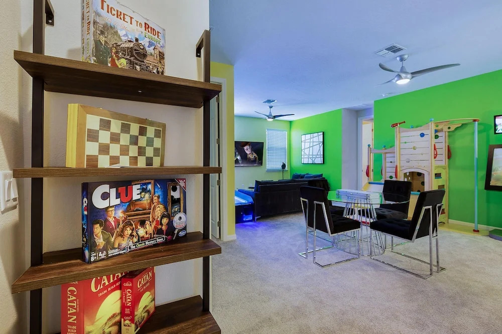 Sr005v: 9 Bed, Frozen, Incredibles, Ping Pong