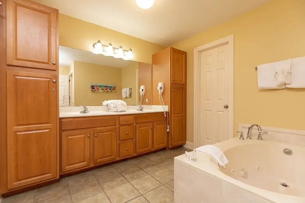 Phoenix West 1605 3 Bedroom Condo