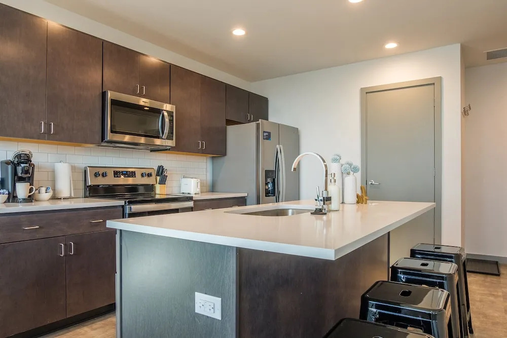 Modern Downtown Apartments by Frontdesk