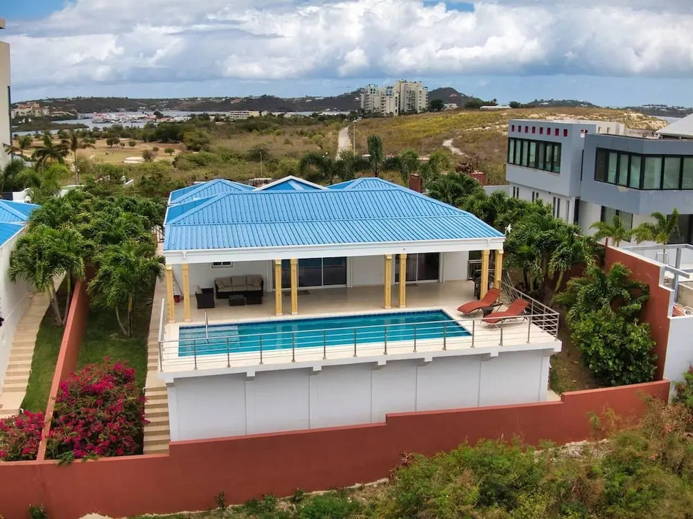 Charming 3-Bed Villa in Maho