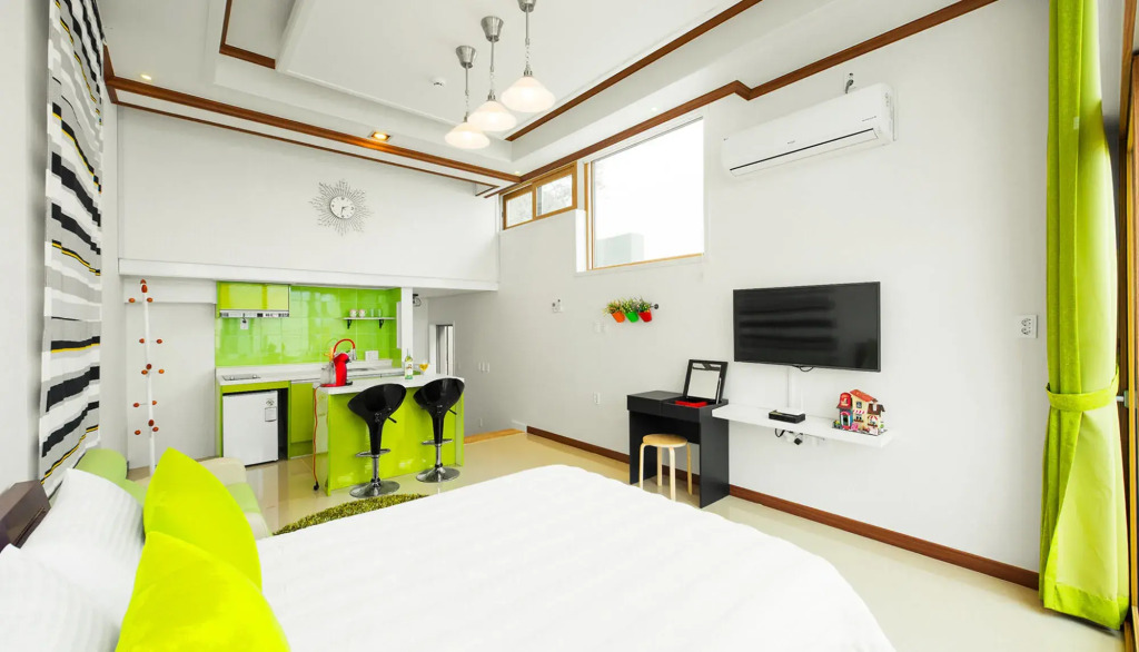 Sea & Pine Pension