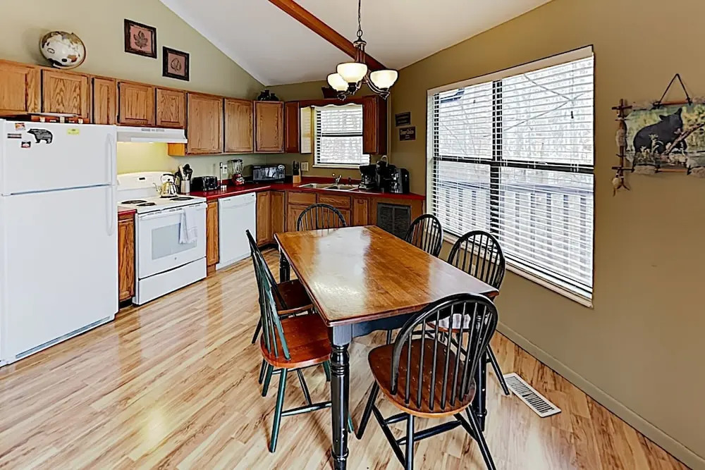 Roundette Cabin 2 Bedrooms 1.5 Bathroom Cabin