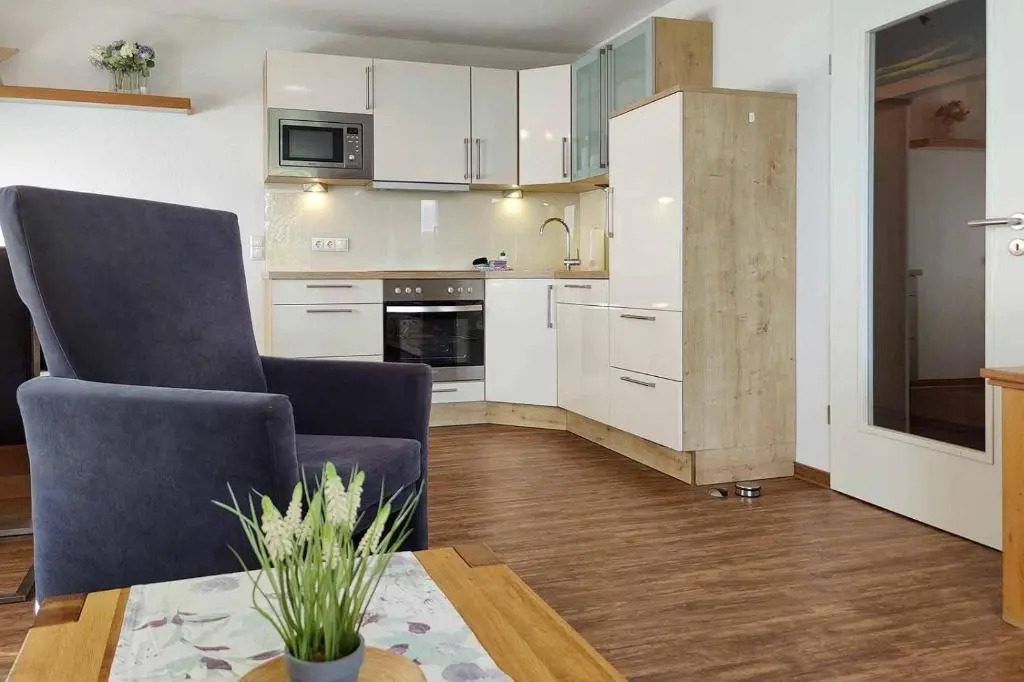 Ferienwohnung-308-Hohe-Lith-Duhnen-mit-eigenem-Strandkorb-am-Strand