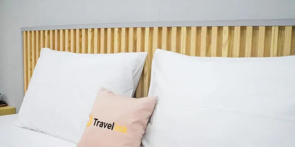 The Lakebox Menjer by Travelink
