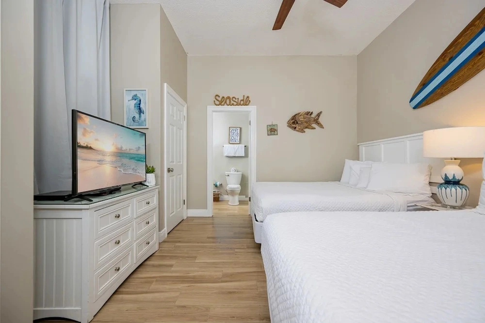 Phoenix Vi 6114 2 Bedroom Condo