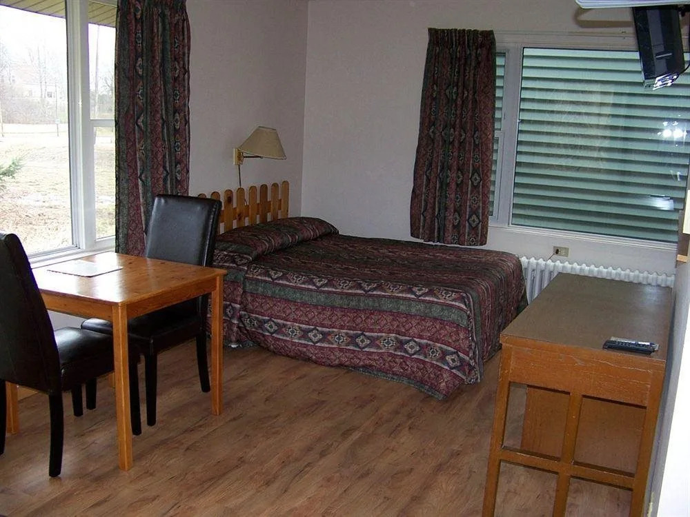 Dolan's Motel