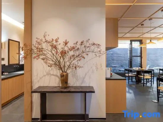 Hongri Mountain Residence Hotel