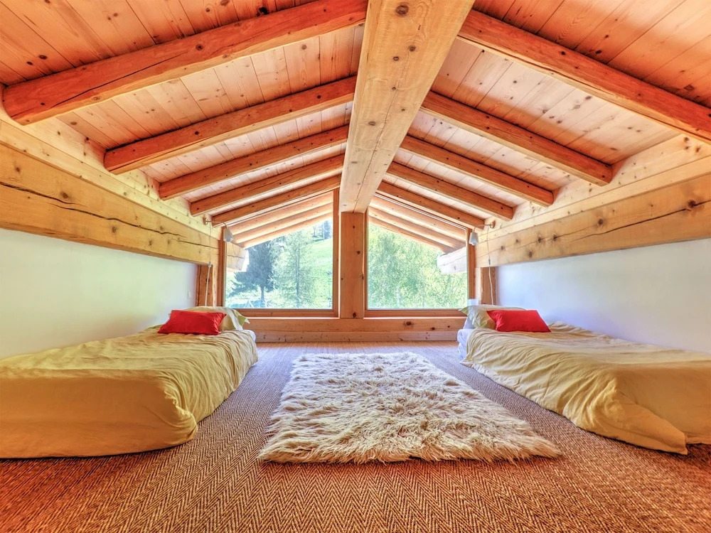 Luxury Chalet, Near the ski Slopes, With Fireplace, Sauna, Jacuzzi and Internet Access