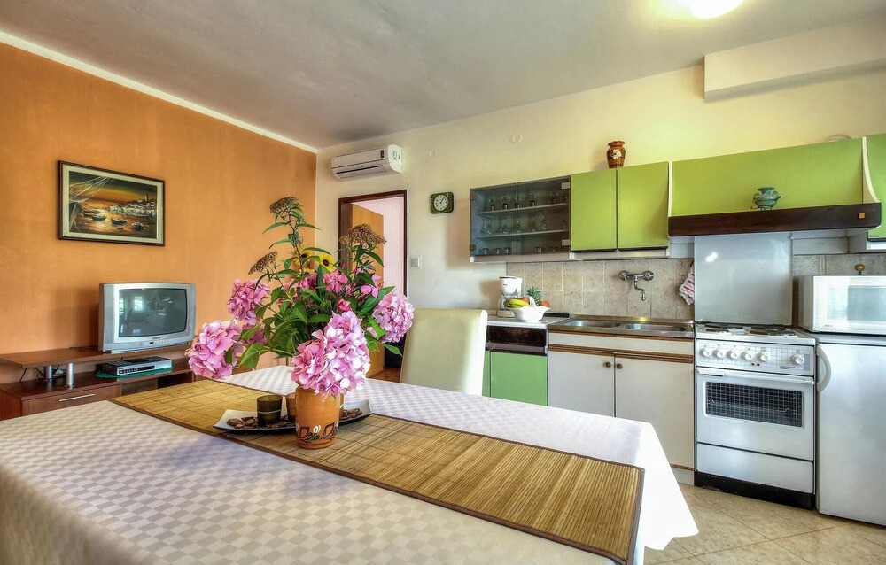 Stunning Home in Porec With Wifi and 2 Bedrooms