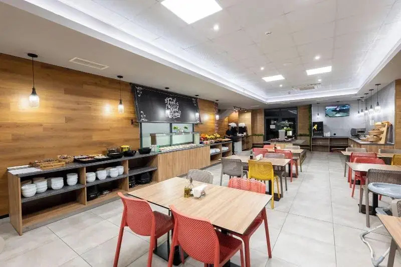 Avenue Hotel Deluxe