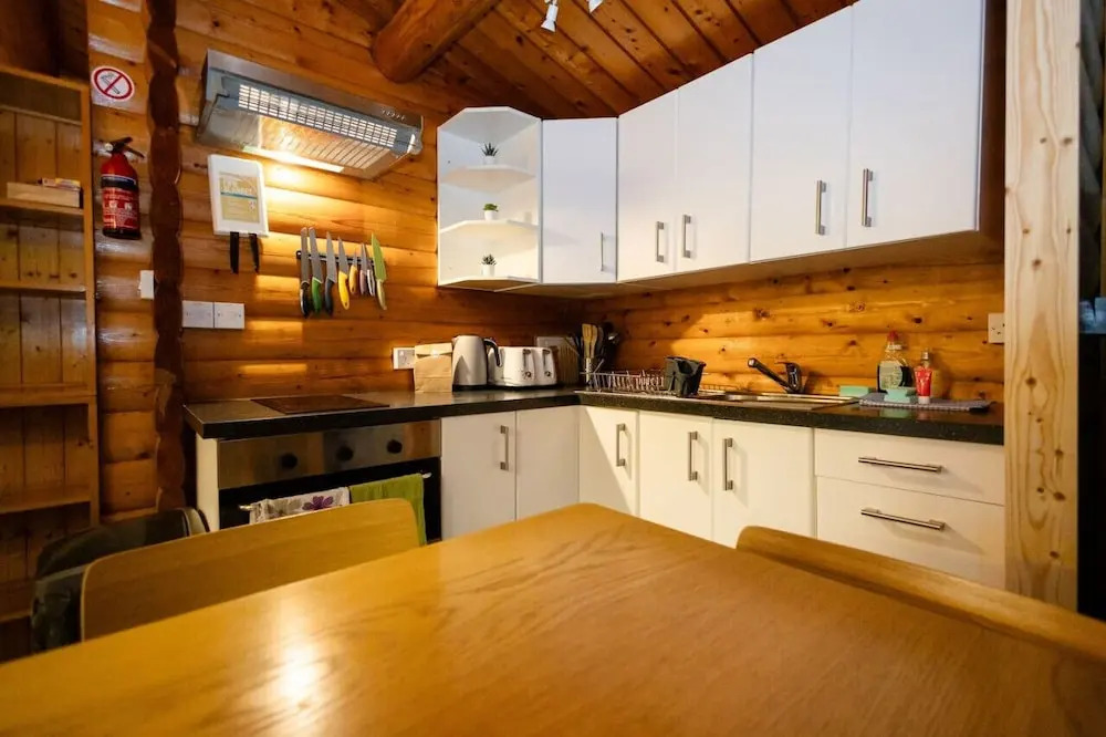 Rural 3 Bed Log Cabin Getaway