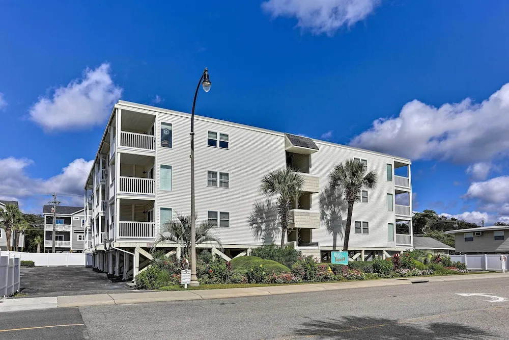 Walk to Ocean: Cozy Condo in North Myrtle Beach!