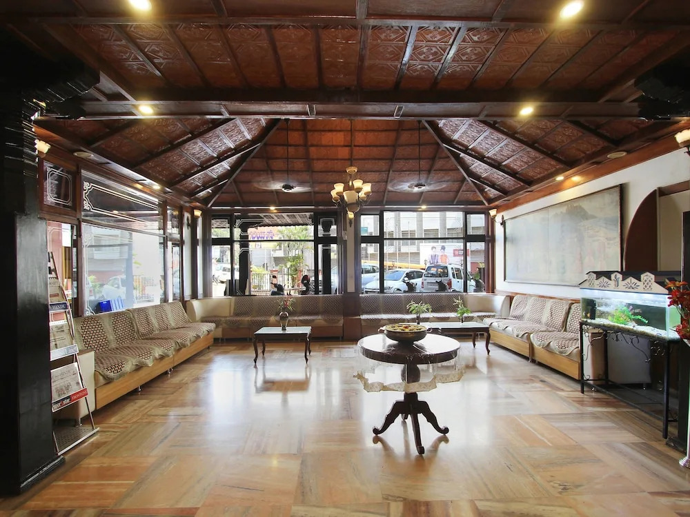 OYO 10632 Hotel Brigade Royal